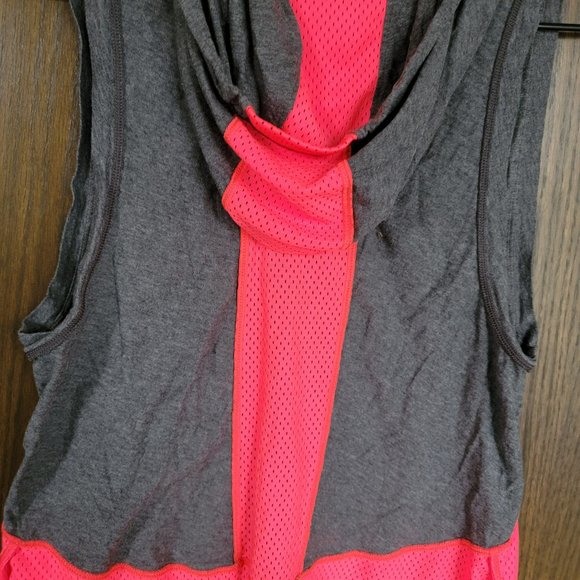 Under Armor Coral and Grey Hooded Tank Top Size Medium - Picture 5 of 11